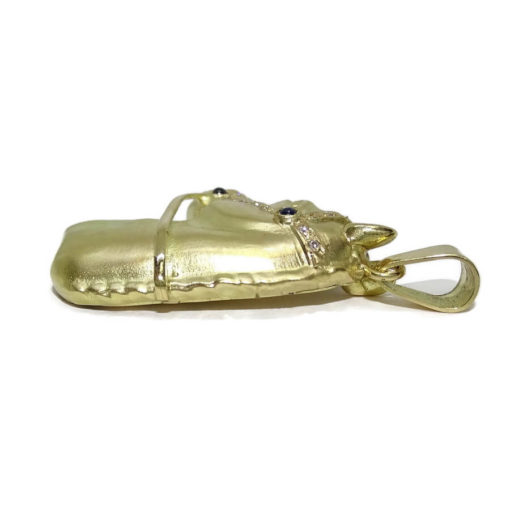 Cabeza de caballo de oro amarillo mate de 18k, hecha a mano, con diamantes y zafiros. - Imagen 5