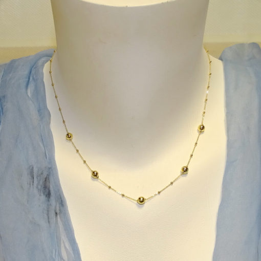 Gargantilla para Mujer de Oro Amarillo de 18k con Cadena Forzada picada y bolas de oro brillo de 2 tamaños. - Imagen 2
