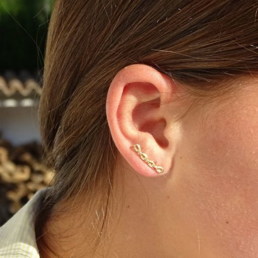 Pendientes trepadores de oro amarillo de 18k. 1.90cm de largos y 4mm de anchos, estilo cadena - Imagen 2