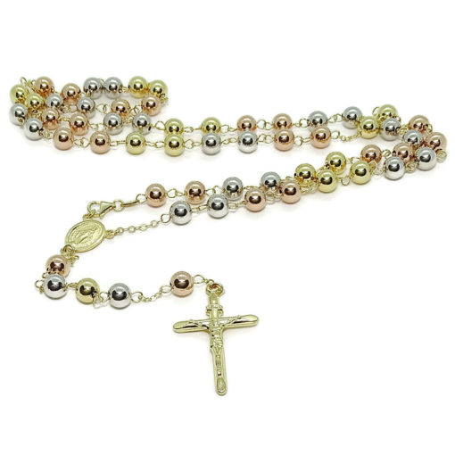 Rosario de oro amarillo, oro rosa y oro blanco de 18k de 62cm con cierre mosquetón más 13cm de largo hasta la cruz. Peso; 15.45 gr de oro de 18k