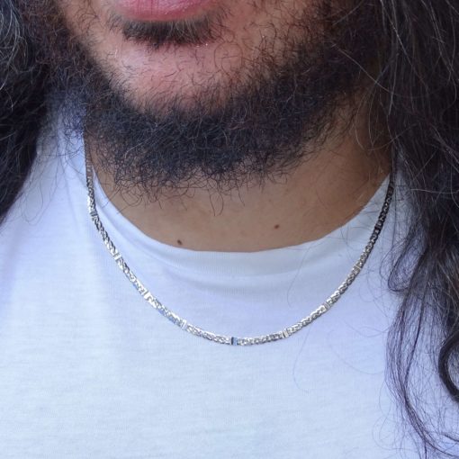Cadena de oro macizo blanco de 18k para hombre modelo barbada y eslabón plano de 4.00mm de ancha y 60cm de larga. 12.55gr. - Imagen 2