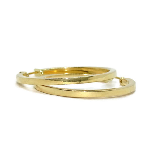 Pendientes aros de oro amarillo de 18k brillo de tubo cuadrado de 2mm de ancho y 2.80cm de diámetro exterior. Cierre fácil click Peso, 1.90gr - Imagen 5