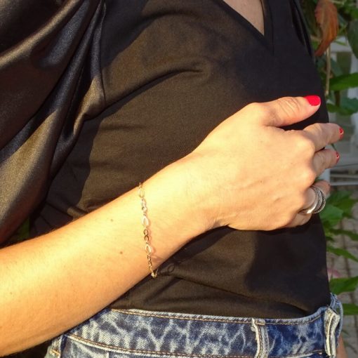 Pulsera de oro amarillo mate y brillo para mujer con infinitos y eslabones ovalados - Imagen 2