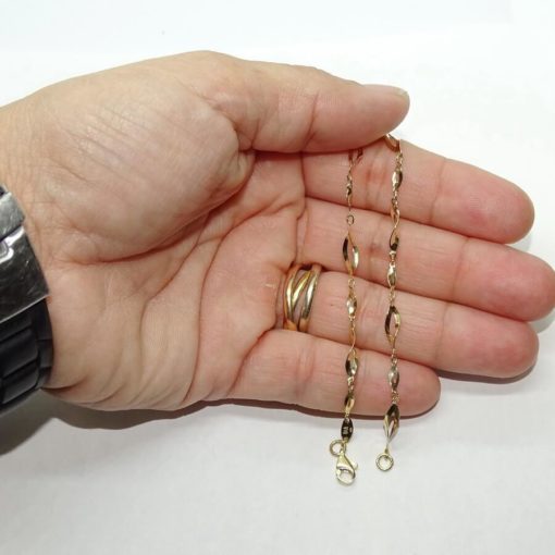Pulsera de oro amarillo de 18k brillo para mujer con eslabones calados y ondulados. - Imagen 4