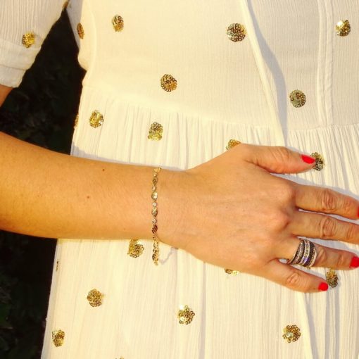 Pulsera de oro amarillo de 18k para mujer con circonitas engastadas en chatones redondos de 3mm y eslabones calados ondulados - Imagen 2