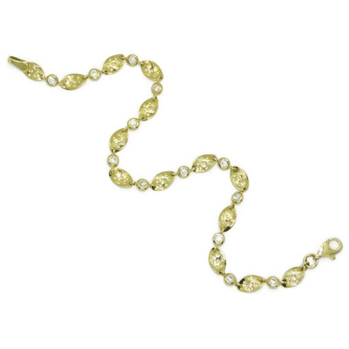 Pulsera de oro amarillo de 18k para mujer con circonitas engastadas en chatones redondos de 3mm y eslabones calados ondulados - Imagen 3