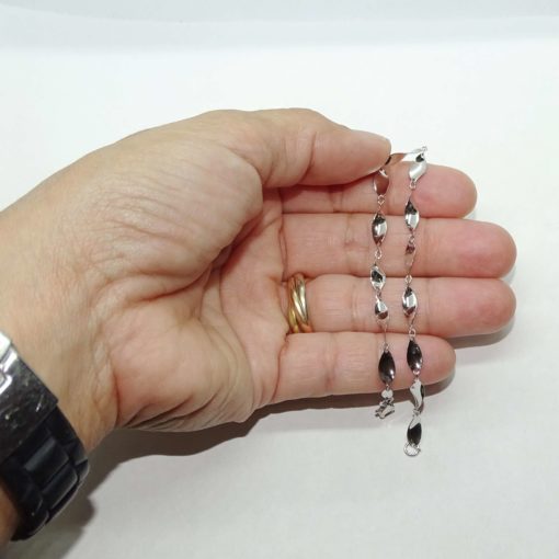 Pulsera de oro blanco de 18k para mujer de eslabones rizados con cuerpo de 19.00cm de larga y 4.00 mm de ancha. Cierre mosquetón. Peso, 2.60 gr de oro de 18K. - Imagen 4