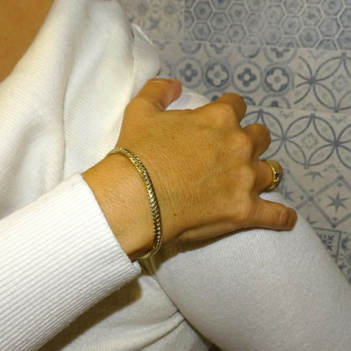 Pulsera clásica para mujer de Oro Amarillo de 18k de 19.50cm de Larga. Cierre mosquetón Peso; 4.10 gr de oro de 18k. - Imagen 2