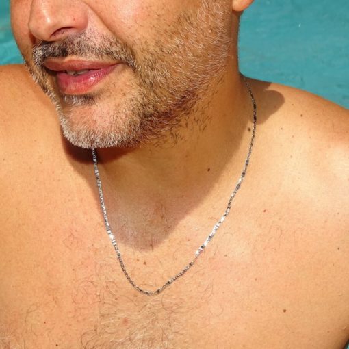 Cadena de oro macizo blanco de 18k para hombre modelo sol y eslabón liso de 3.00mm de ancha y 60cm de larga. 6.30 gr de oro de 18K. - Imagen 2