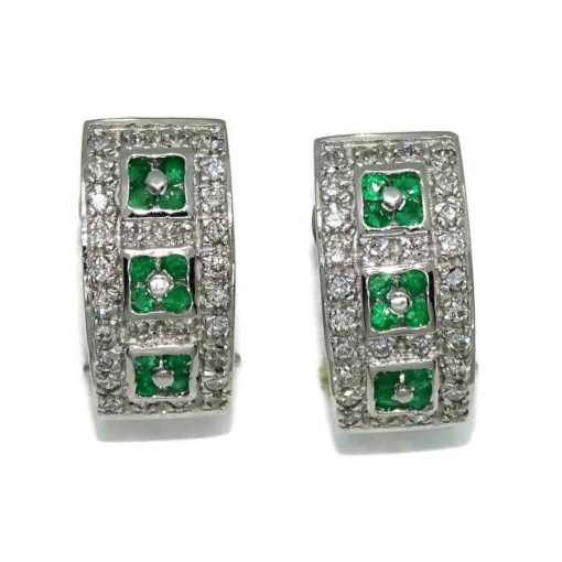 Impresionantes pendientes para mujer con 28 diamantes auténticos y 12 esmeraldas montados en oro blanco de 18k con cierre omega. Peso; 8.70gr de oro de 18k. - Imagen 4