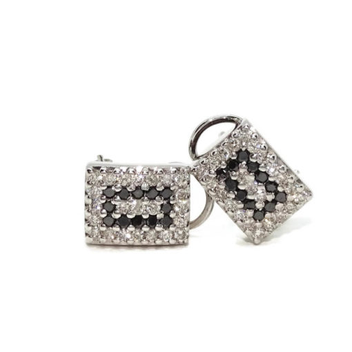 Preciosos pendientes de oro blanco de 18k con diamantes blancos y negros que pesan 1.05cts.