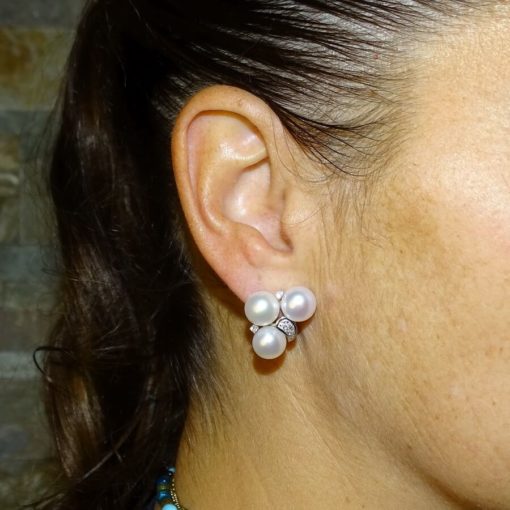 Grandes y clásicos pendientes para mujer de oro blanco de 18k con circonitas y 6 perlas cultivadas - Imagen 2