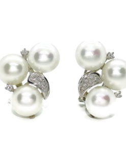 Grandes y clásicos pendientes para mujer de oro blanco de 18k con circonitas y 6 perlas cultivadas