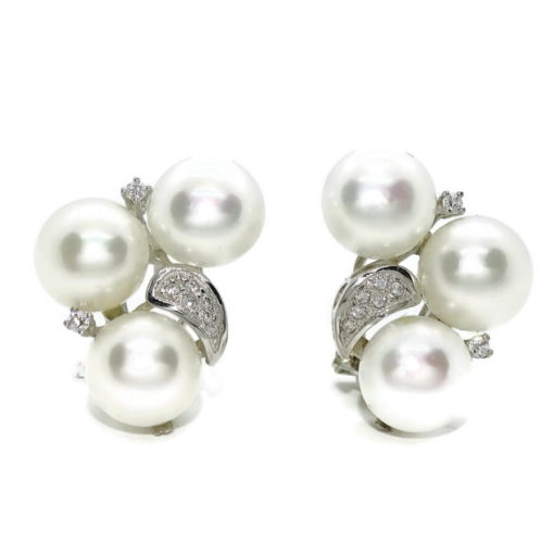 Grandes y clásicos pendientes para mujer de oro blanco de 18k con circonitas y 6 perlas cultivadas
