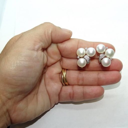 Grandes y clásicos pendientes para mujer de oro blanco de 18k con circonitas y 6 perlas cultivadas - Imagen 4