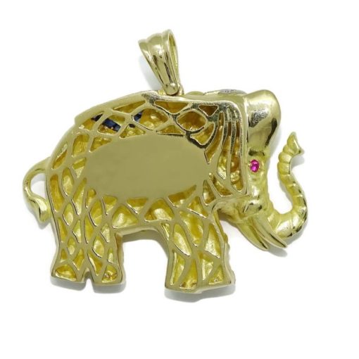 Impresionante elefante de oro amarillo de 18k con 0.53cts de diamantes, 1.04cts de zafiros, 0.15 cts de rubís y una esmeralda de 0.07cts. Peso; 27.35 gr de oro de 18k. - Imagen 3