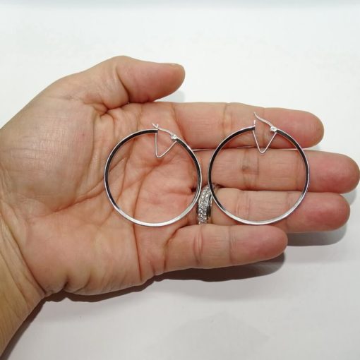 Pendientes aros de oro blanco de 18k con circonitas. 2.00mm de anchos y 4.00cm de diámetro exterior. - Imagen 4