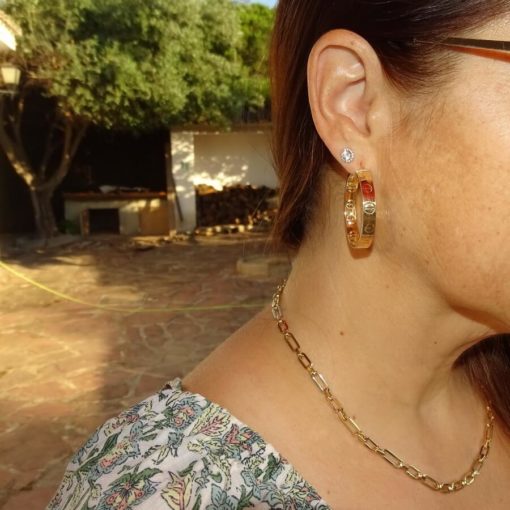 Aros de oro amarillo de 18k de tubo cuadrado con detalle de tornillo tanto por fuera como por dentro de 6mm de anchos - Imagen 2