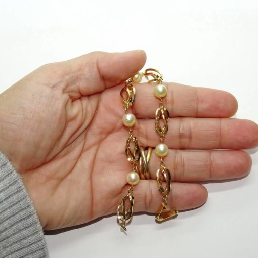 Preciosa, elegante y clásica pulsera de oro amarillo de 18K con 5 perlas cultivadas de 7.00 mm y pulsera tipo reja/jaula unida a mano. - Imagen 4