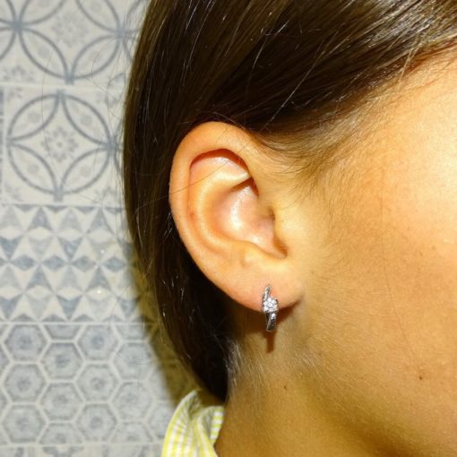 Elegantes pendientes de oro blanco de 18k con 0.10cts de diamantes. Ideal mujer y chica joven. - Imagen 2