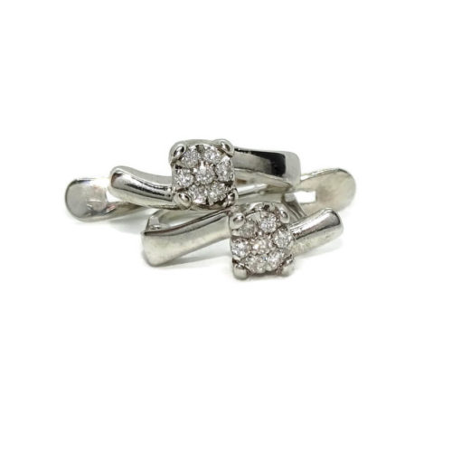 Elegantes pendientes de oro blanco de 18k con 0.10cts de diamantes. Ideal mujer y chica joven.