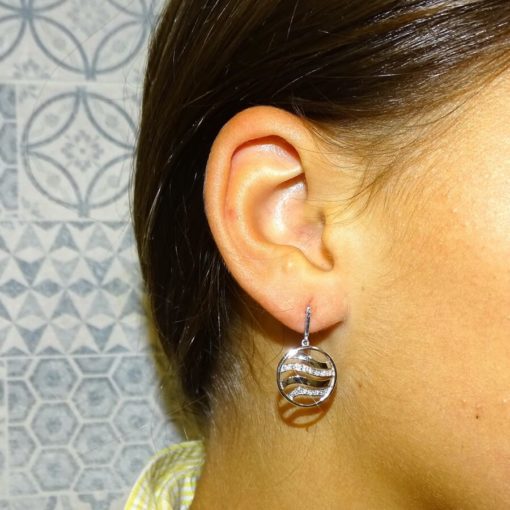 Bonitos pendientes de oro blanco de 18k con 0.11cts de diamantes, una joya lujosa. - Imagen 2