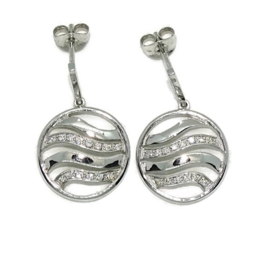 Bonitos pendientes de oro blanco de 18k con 0.11cts de diamantes, una joya lujosa.