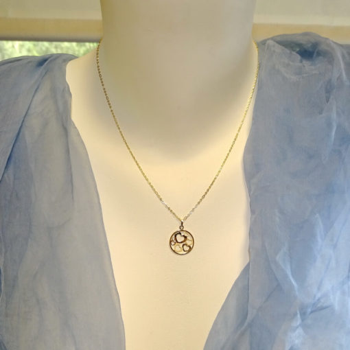 Collar de corazones de oro amarillo de 18k con una circonita y cadena modelo forzada picada - Imagen 2