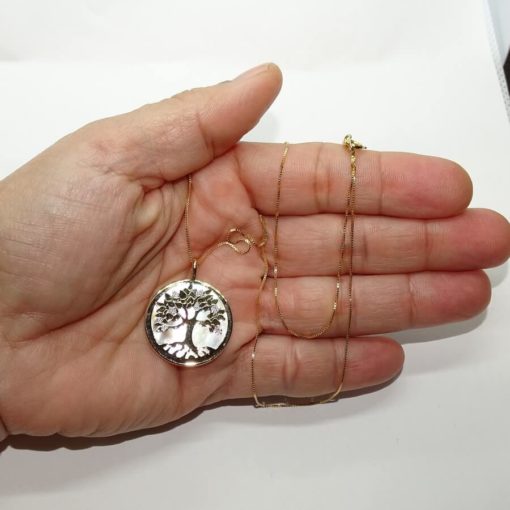 Collar con motivo de 23.00 mm de diámetro de árbol de la vida de oro de 18k con nácar y cadena veneciana de 45cm. - Imagen 4