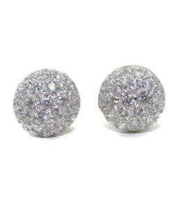 Pendientes media bola de oro blanco de 18 ktes con circonitas.