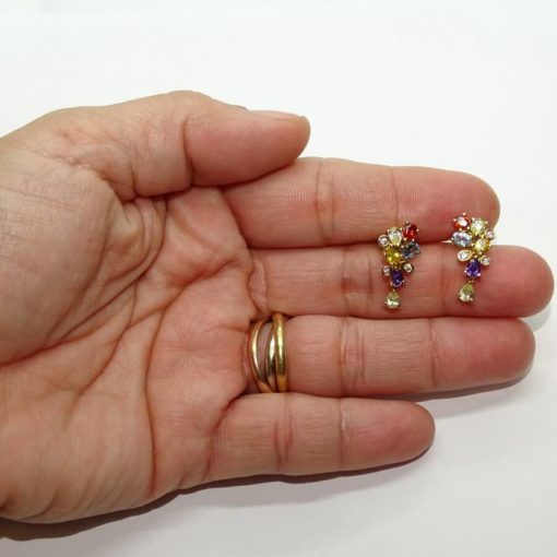 Alegres y brillantes pendientes de oro amarillo de 18K con 12 piedras de color y 6 circonitas blancas. - Imagen 7