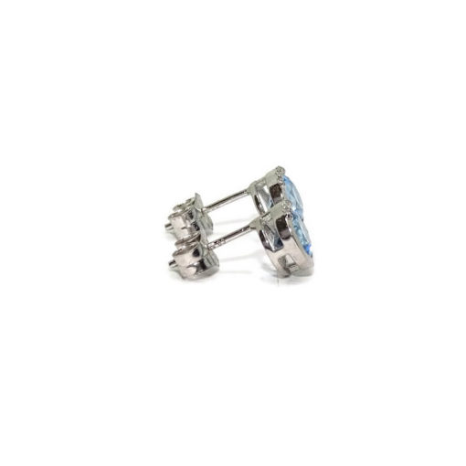 Preciosos y vistosos pendientes de oro blanco de 18k con 8 diamantes que suman 0.04cts y 2 topacios azules. Tamaño del pendientes; 6mm de diámetro y cierre presión. - Imagen 5
