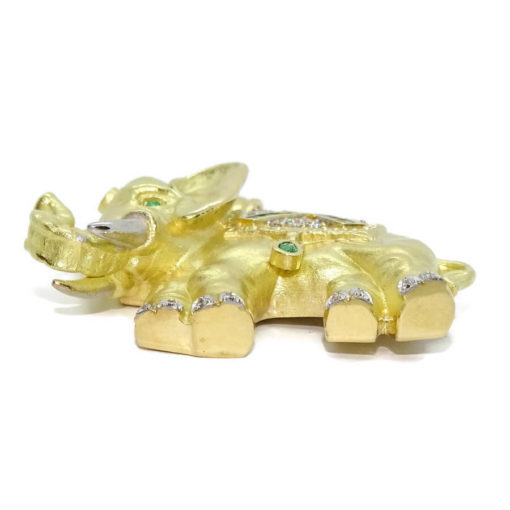 Impresionante elefante de oro amarillo de 18k con 0.50 cts de diamantes y 0.69cts de esmeraldas - Imagen 4