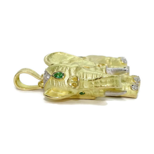 Impresionante elefante de oro amarillo de 18k con 0.50 cts de diamantes y 0.69cts de esmeraldas - Imagen 7