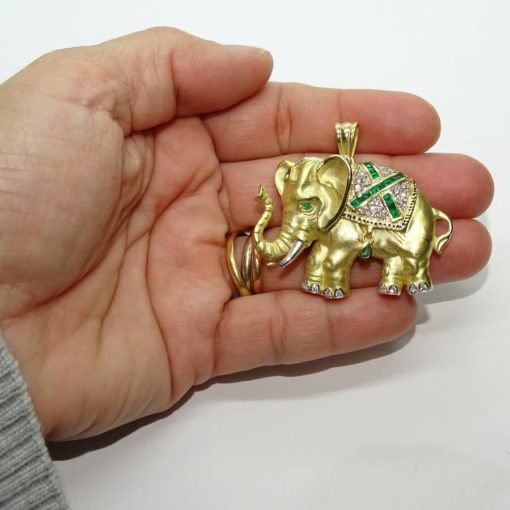 Impresionante elefante de oro amarillo de 18k con 0.50 cts de diamantes y 0.69cts de esmeraldas - Imagen 2