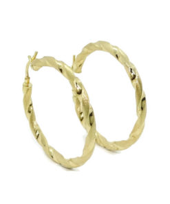 Preciosos y estiloso aros de oro amarillo de 18K de 3.00mm de anchos por 3.10cm de diámetro exterior con cierre facil "click" peso; 2.50gr