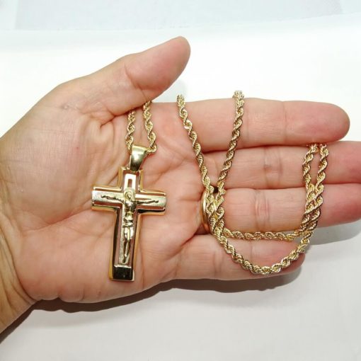 Original y exclusiva cruz con Cristo de oro de 18k y cordón de 3.30 mm de ancho y 60cm de largo. - Imagen 4
