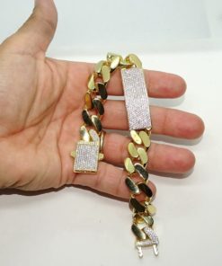 Impresionante pulsera para hombre de oro amarillo de 18k de 21.00 cm de larga y 1.40 cm de ancha, modelo barbada plana con placa, cierre mónaco - Imagen 4