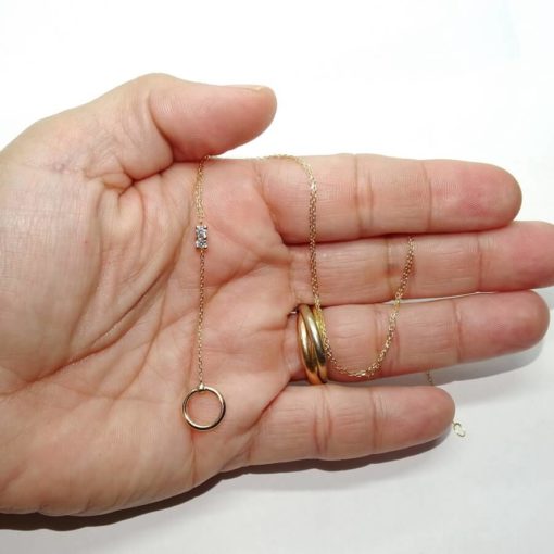 Fino y elegante collar de oro amarillo de 18k con 2 circonitas y un circulo de 1.00cm de diámetro - Imagen 3
