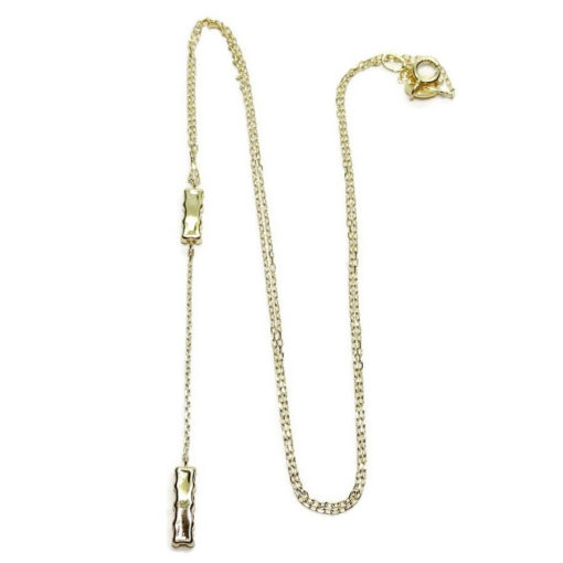 Fino y elegante collar de oro amarillo de 18k con 7 circonitas en carril. - Imagen 4