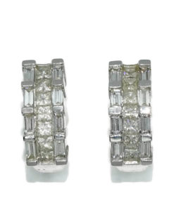Preciosos pendientes con 2.17cts de diamantes y oro blanco de 18k. Peso; 9.40gr de oro de 18k.
