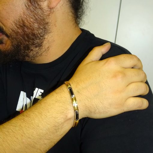Pulsera para hombre de oro amarillo brillo y oro blanco de 18k con onix - Imagen 2