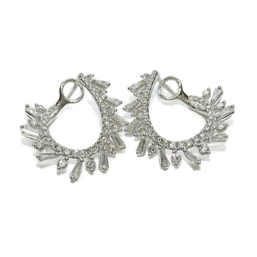 Espectaculares pendientes de oro blanco de 18k con 92 diamantes naturales que suman 1.53cts con forma de ola, cierre omega, cómodo y muy seguro. - Imagen 8