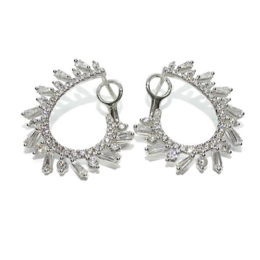 Espectaculares pendientes de oro blanco de 18k con 92 diamantes naturales que suman 1.53cts con forma de ola, cierre omega, cómodo y muy seguro. - Imagen 9