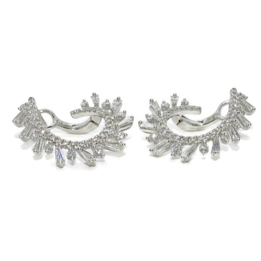 Espectaculares pendientes de oro blanco de 18k con 92 diamantes naturales que suman 1.53cts con forma de ola, cierre omega, cómodo y muy seguro. - Imagen 5