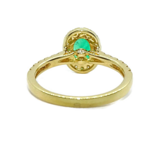 Impresiónate anillo de oro amarillo de 18k con una esmeralda central talla oval de 7x6 y 0.89cts y diamantes. - Imagen 6
