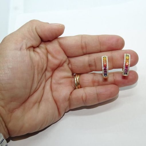 Impresionantes pendientes para mujer con 88 diamantes auténticos y 14 zafiros de color certificados montados en oro amarillo de 18k. - Imagen 3
