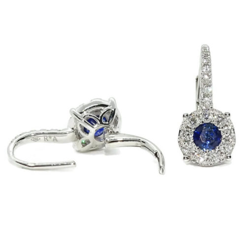 Preciosos pendientes para mujer con 32 diamantes auténticos y 2 zafiros azul mar montados en oro blanco de 18k. - Imagen 7