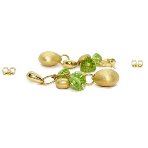 Pendientes de oro amarillo de 18K con 4 pepitas de oro amarillo y piedras finas de color verde - Imagen 7