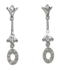 Preciosos pendientes de oro blanco de 18k con 0.38 cts de diamantes naturales auténticos, una joya de diseño, fina, elegante, cómoda con movimiento y moderna.